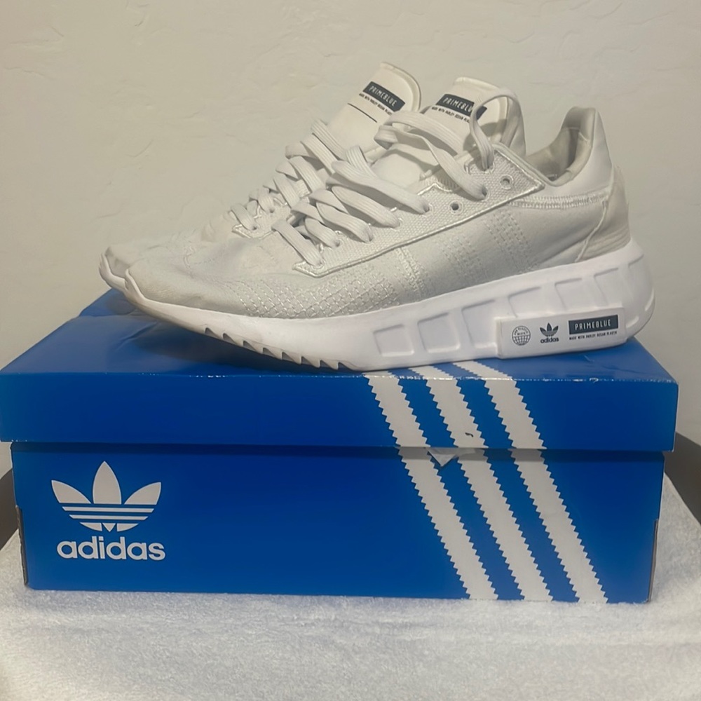 Adidas Geodiver Primeblue Sz 9.  NIB.  White/White.  Sweet shoes!